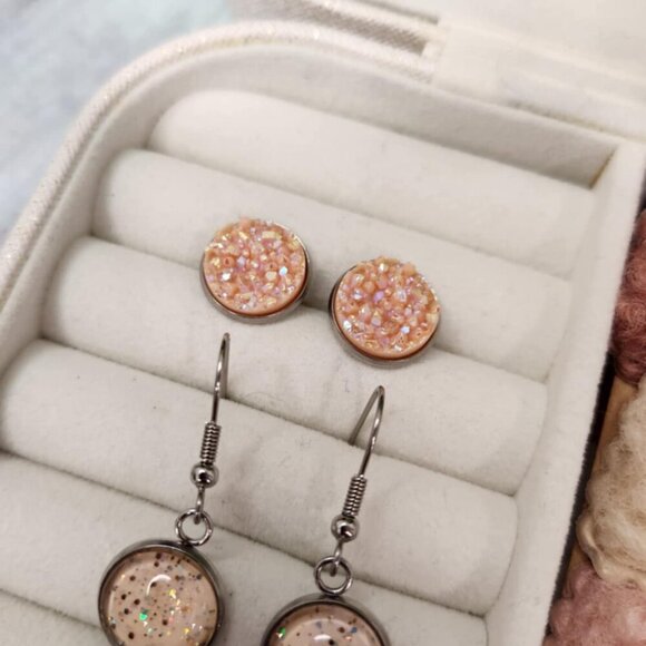 Earring and Hair Clip Bundle - Picture 4 of 8